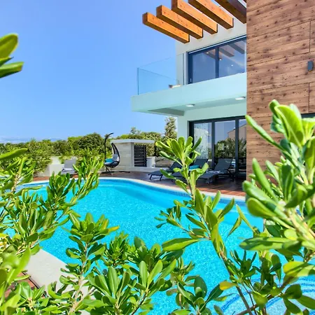 Beautiful Tamaria With Heated Pool Villa