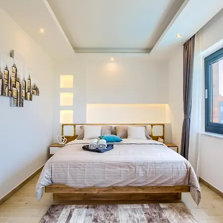 Beautiful Tamaria With Heated Pool Villa