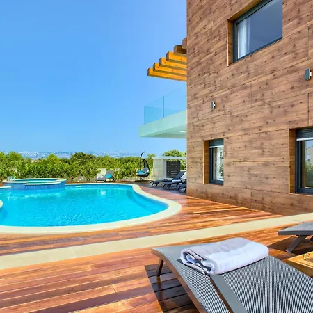 Beautiful Tamaria With Heated Pool Villa